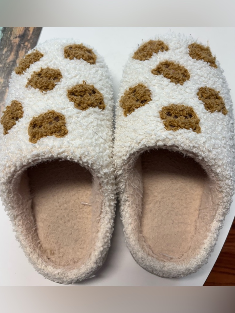 COZY CREAM SLIPPERS WITH TEDDYBEAR PATTERN